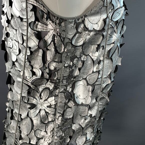 MARC JACOBS Size 0 Silver Grey Leather Floral Cut Out Sleeveless Dress Top - Picture 9 of 12